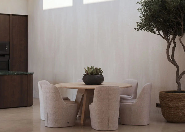 Round table Day, indoor