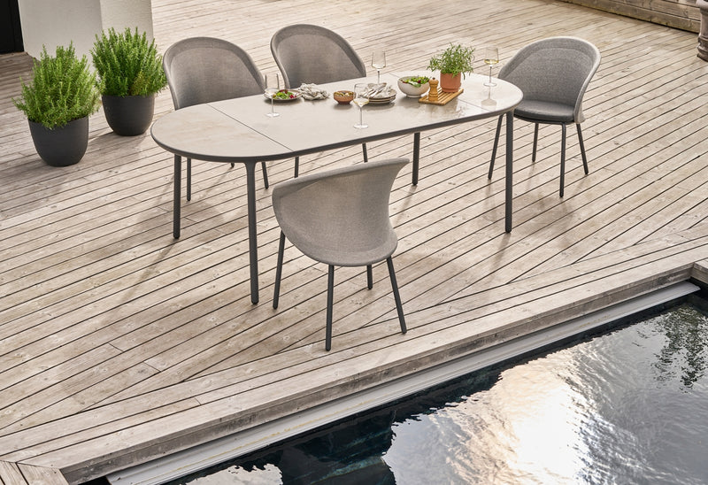 Mindo 114 Dining table oval