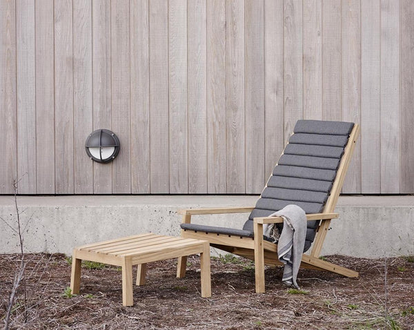 Between lines deck chair
