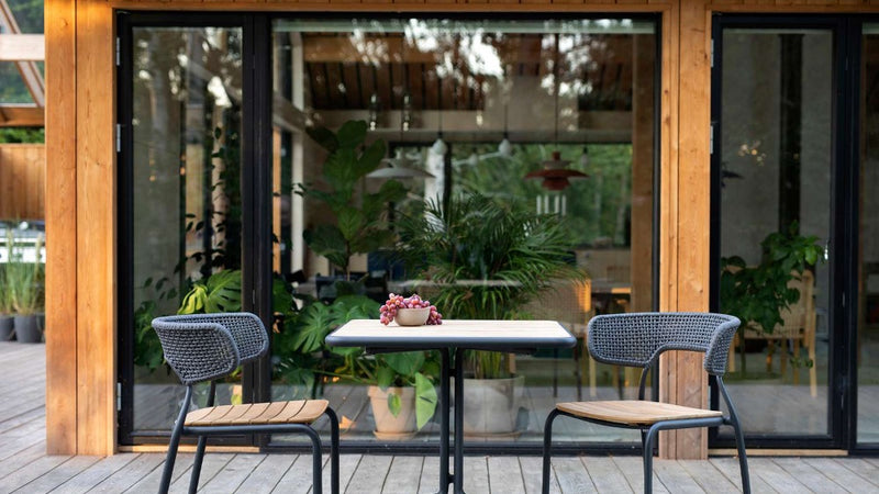 Mindo 101 dining table